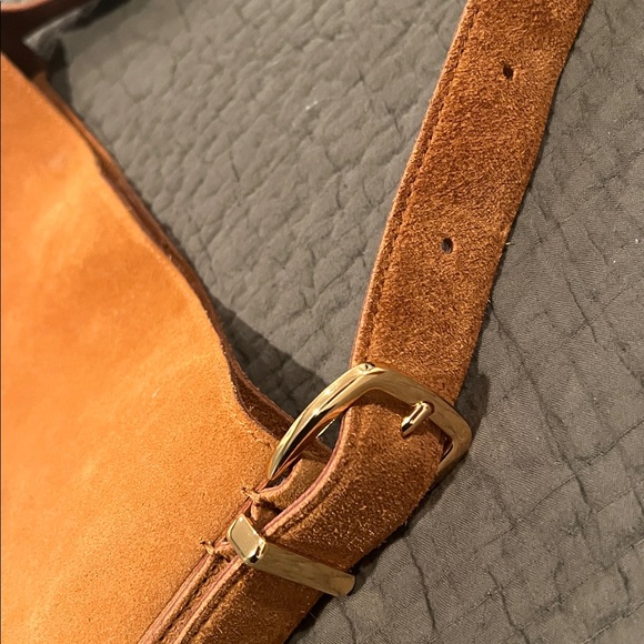 Madewell - The essential bucket tote in suede - dark caramel - Picture 5 of 6